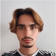 Professeur avec expérience et rigueur mais garde toujours le sourire et du dynamisme !